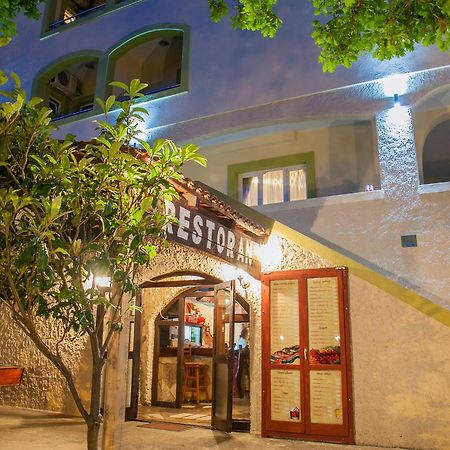 Pansion Nobel Hotel Petrovac Luaran gambar