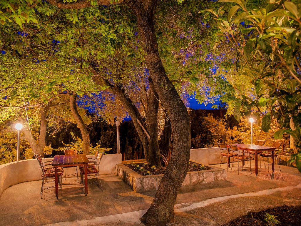 Pansion Nobel Hotel Petrovac Luaran gambar