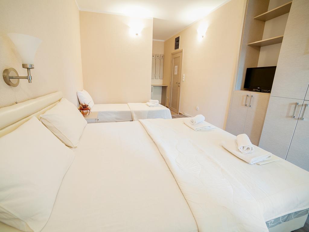 Pansion Nobel Hotel Petrovac Bilik gambar