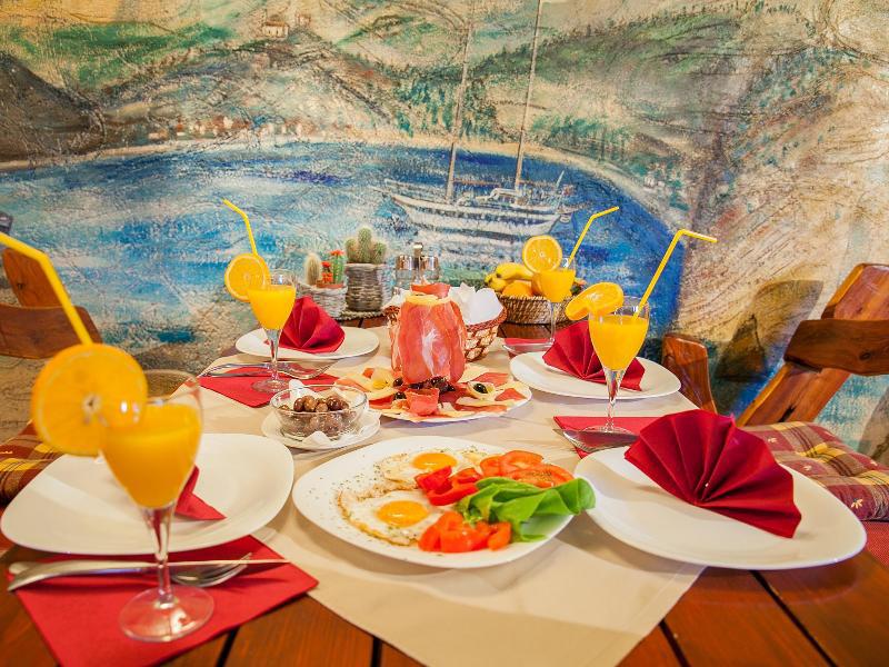 Pansion Nobel Hotel Petrovac Luaran gambar