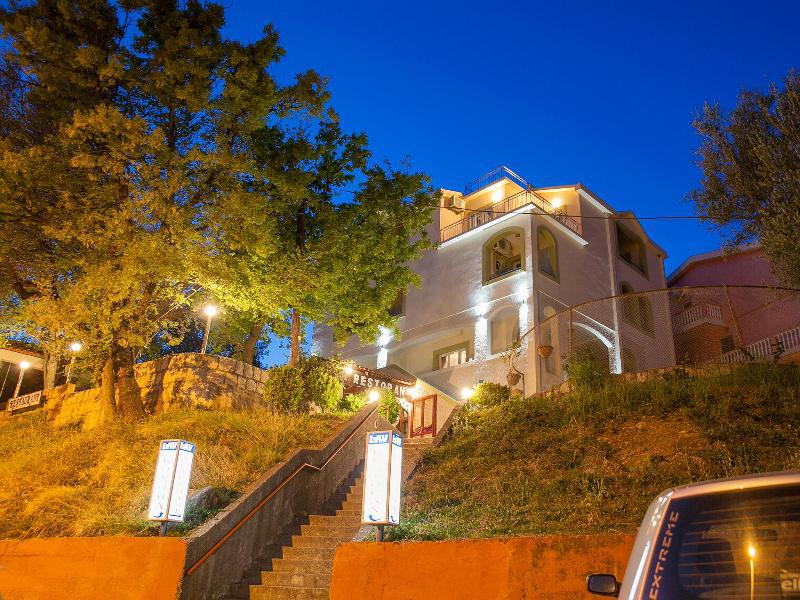 Pansion Nobel Hotel Petrovac Luaran gambar