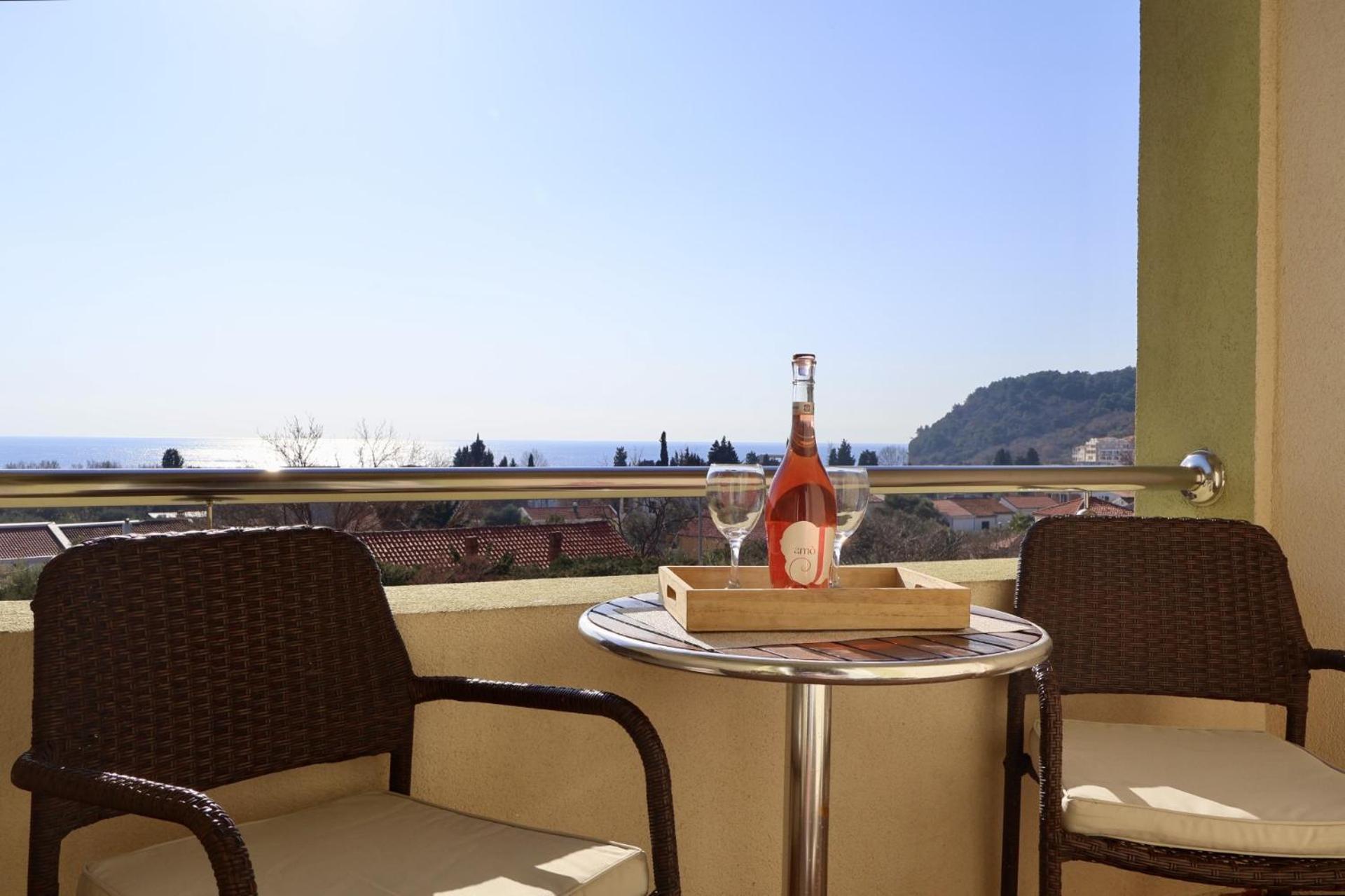 Pansion Nobel Hotel Petrovac Luaran gambar