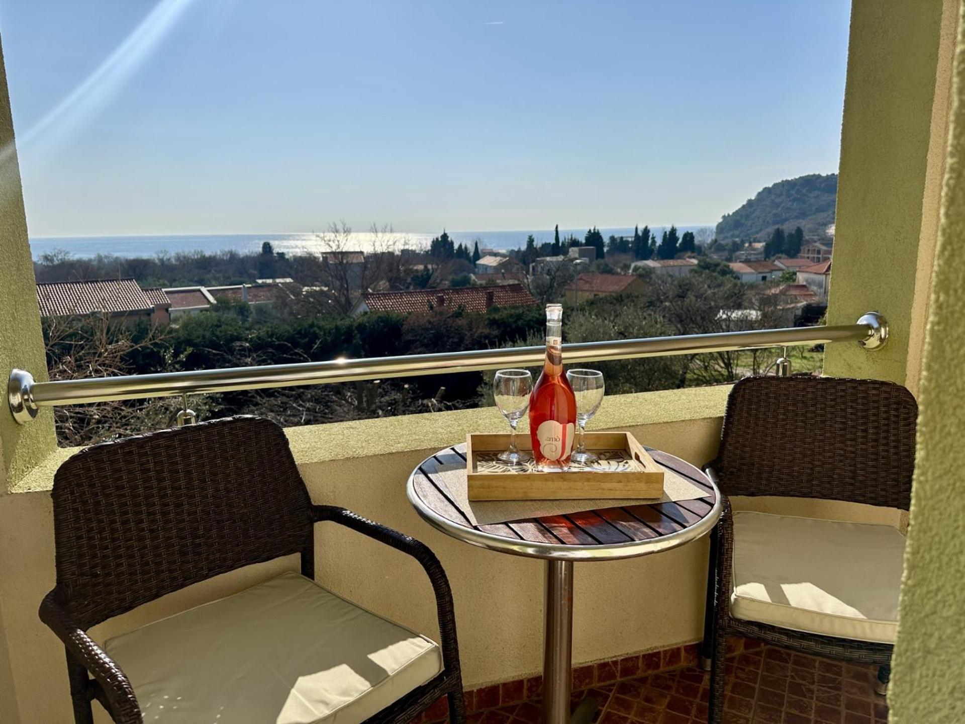 Pansion Nobel Hotel Petrovac Luaran gambar