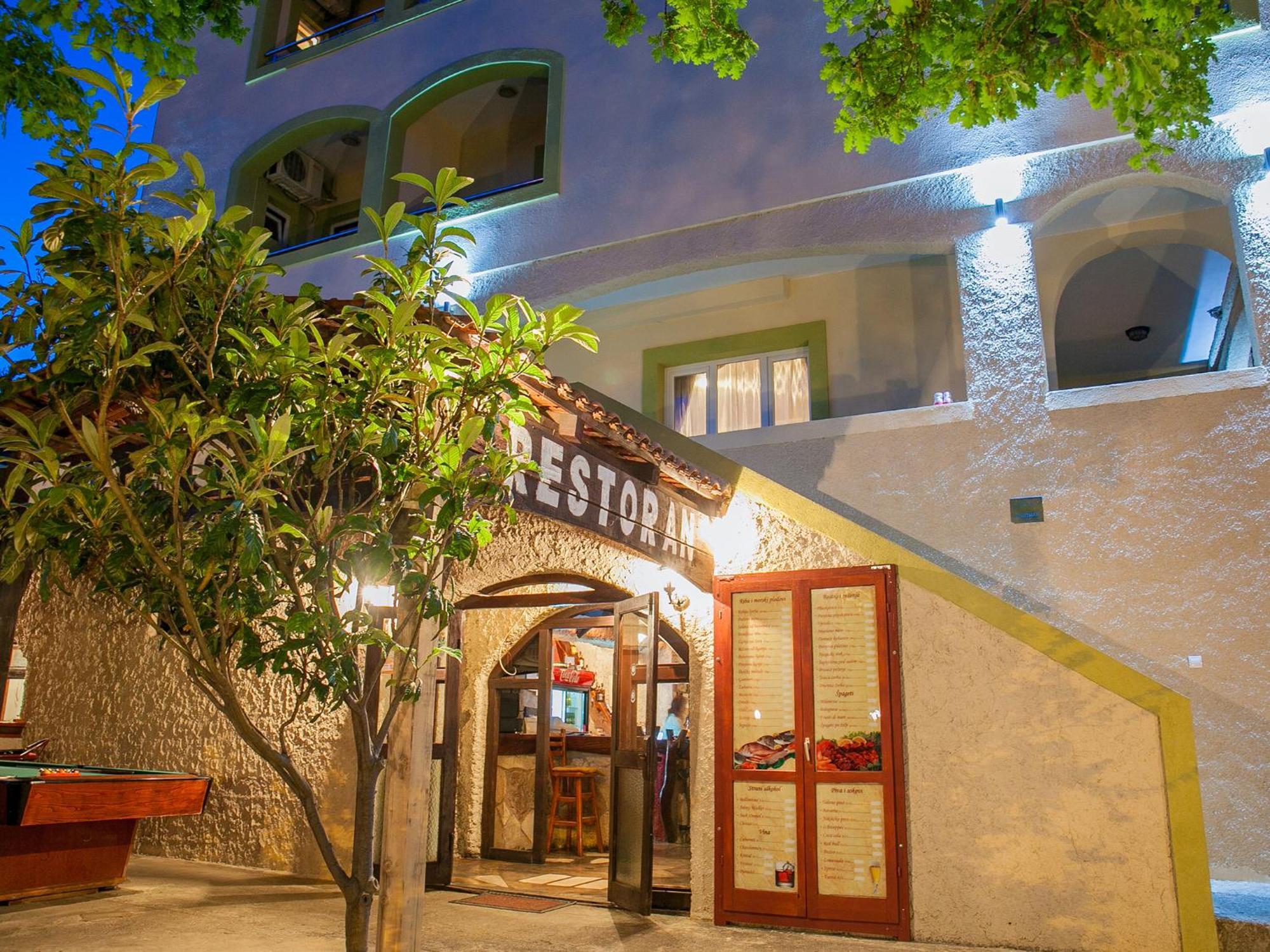 Pansion Nobel Hotel Petrovac Luaran gambar