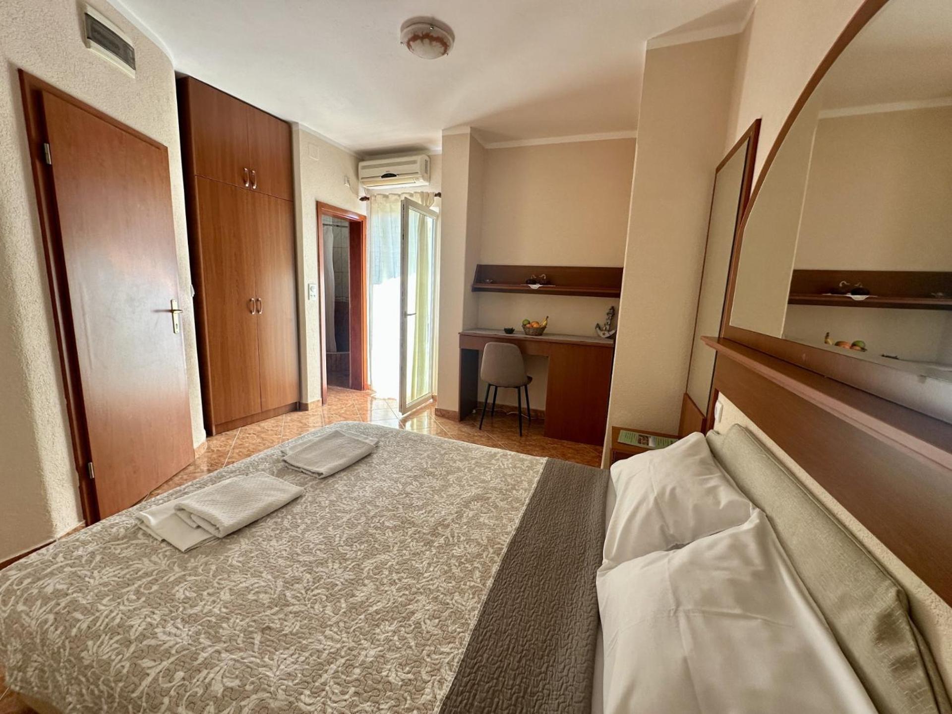 Pansion Nobel Hotel Petrovac Luaran gambar