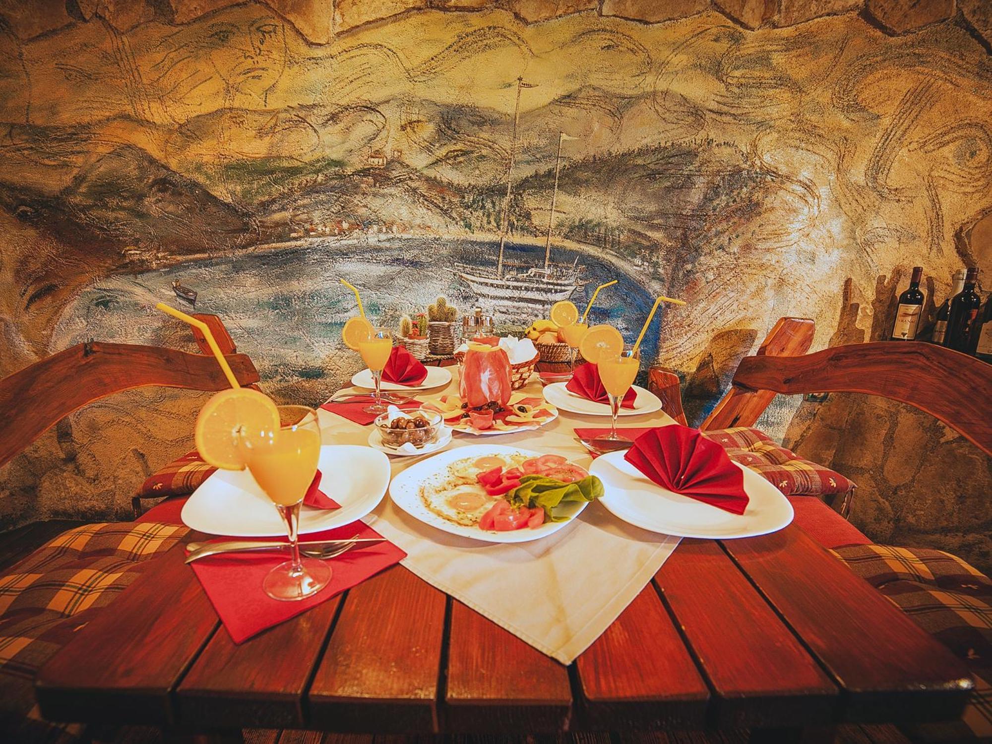 Pansion Nobel Hotel Petrovac Luaran gambar