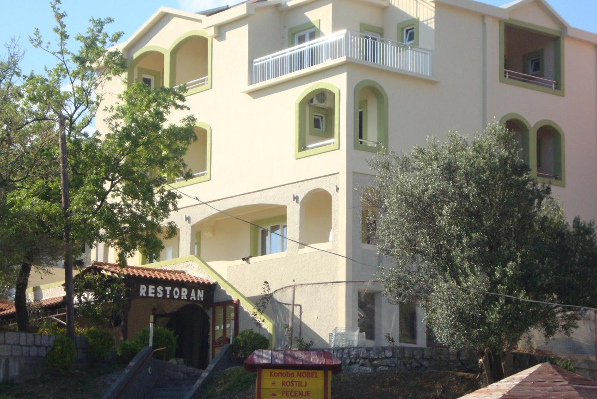 Pansion Nobel Hotel Petrovac Luaran gambar