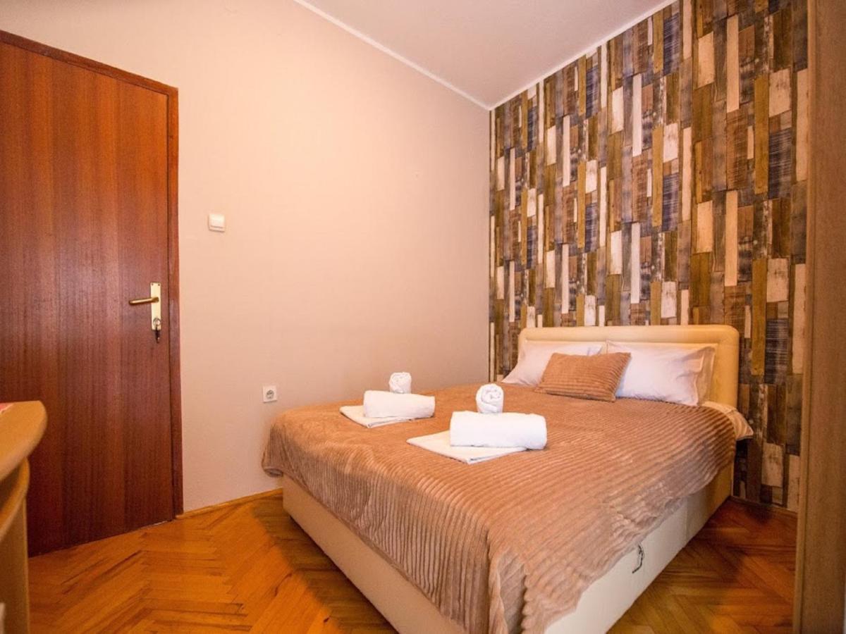 Pansion Nobel Hotel Petrovac Luaran gambar