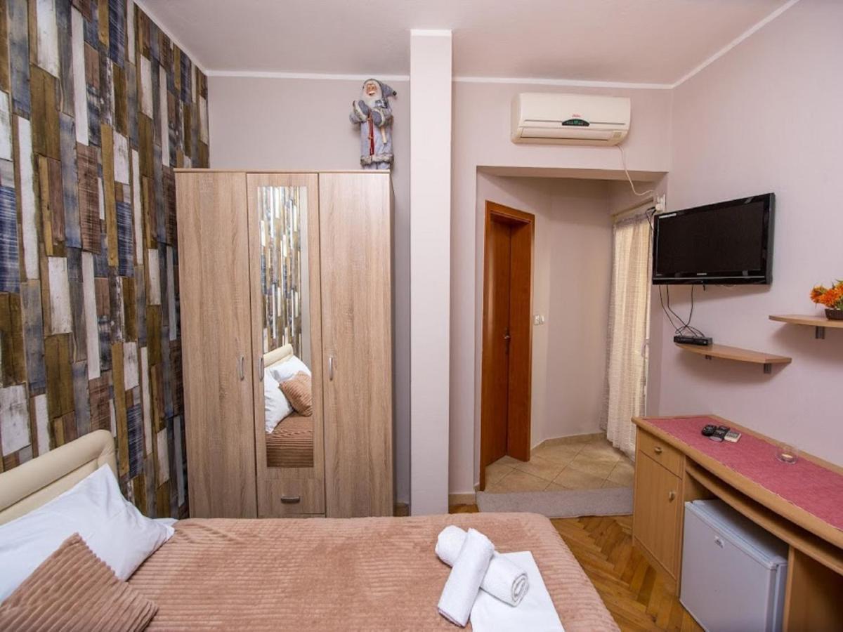 Pansion Nobel Hotel Petrovac Luaran gambar